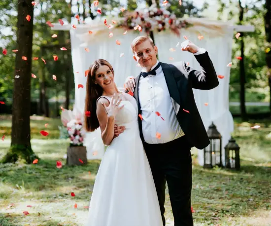 Grafika Młoda para w ogrodzie Dolce Vita