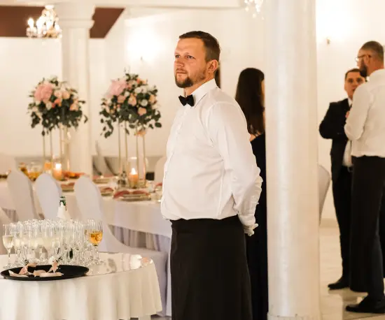 Grafika Obsługa Dolce Vita na eleganckim przyjęciu weselnym