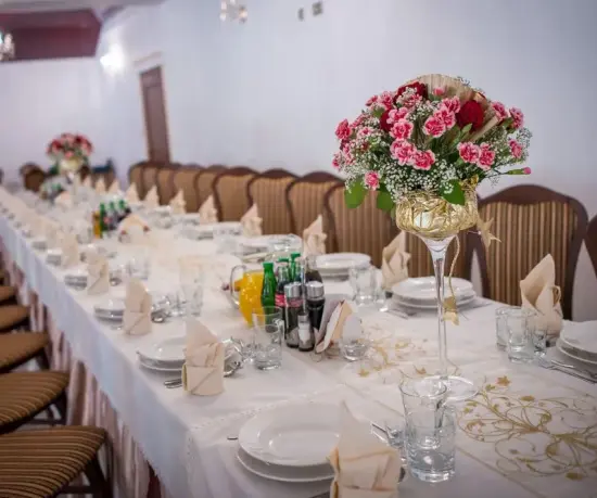 Grafika Stół bankietowy w restauracji Dolce Vita